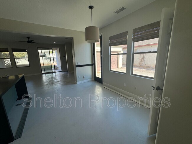 Building Photo - 20900 W Hamilton St