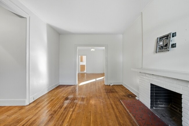 Building Photo - 609 Baldwin Ave