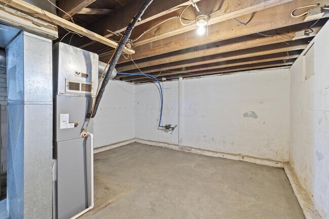 Building Photo - 1716 E Whittier St