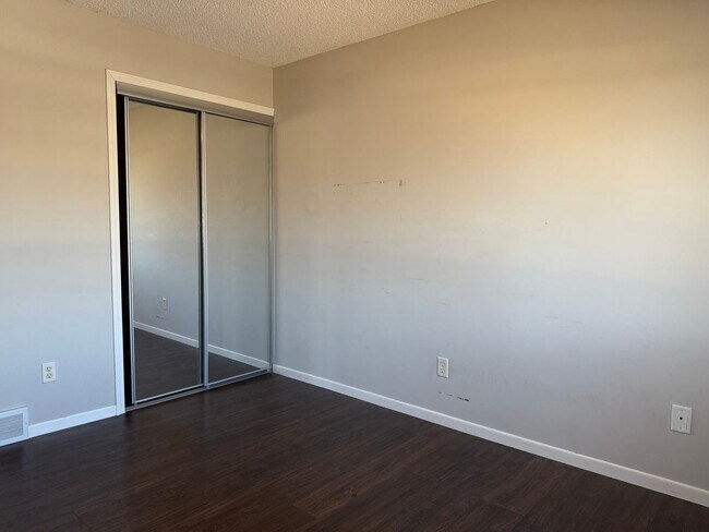 Building Photo - Low Maintenance Living - 2 Bedroom 2 Bathr...