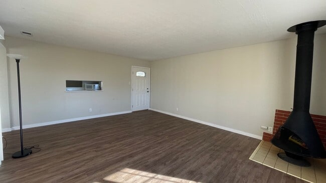 Building Photo - 1213 Otis Dr