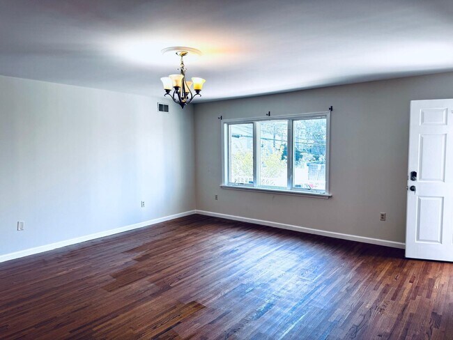 Building Photo - 161 W 53rd St