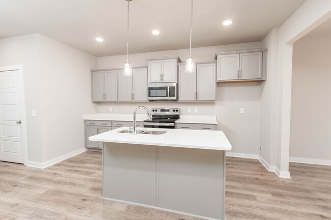 Building Photo - Beautiful 5 Bedroom, 2.5 Bath New Construc...