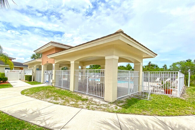 Building Photo - 2553 Langrove Ln SW