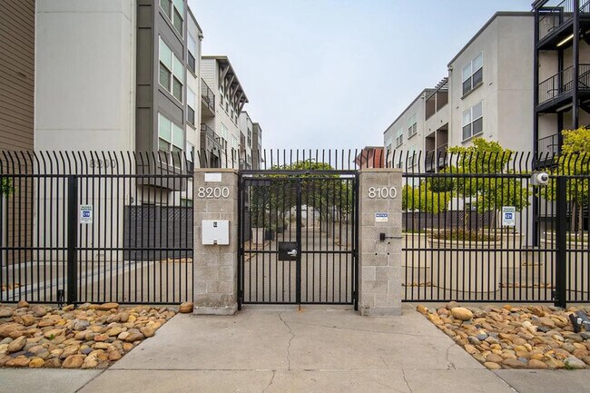 Building Photo - 8200 Oceanview Terrace