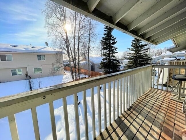 Building Photo - RARE FIND! Spacious and bright three bedro...