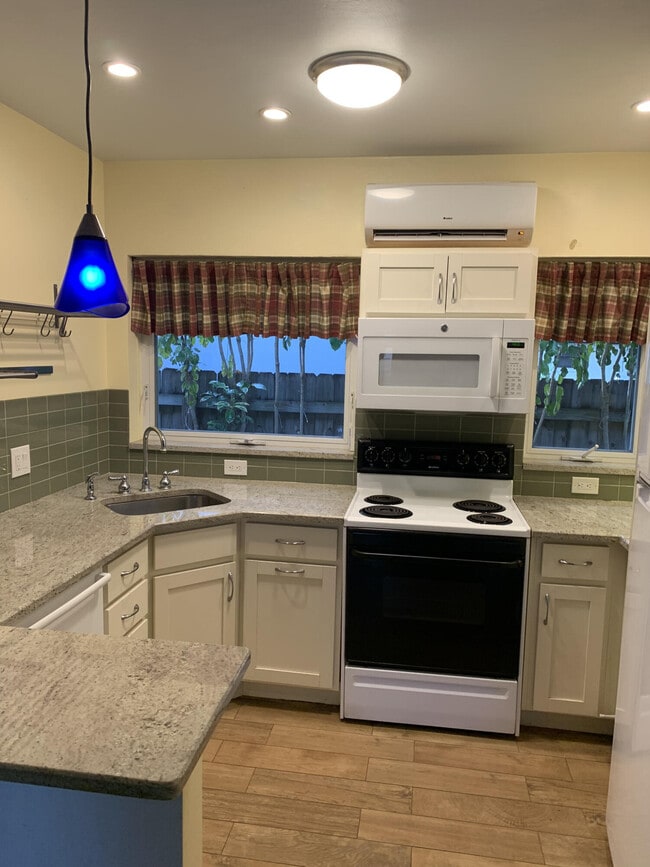 Building Photo - 1500 NW 5th Ave