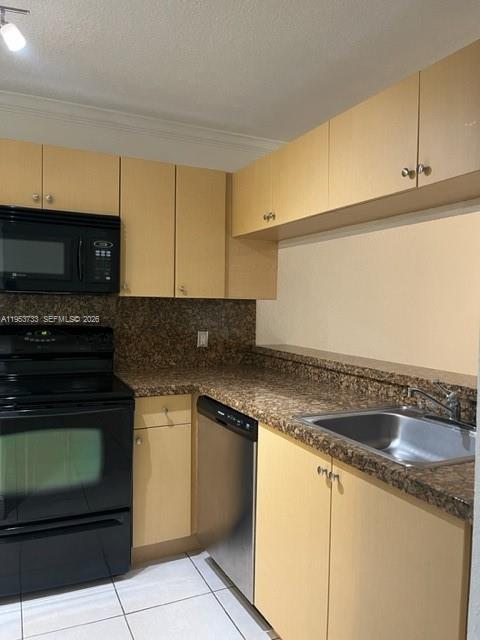 Building Photo - 908 Coral Club Dr