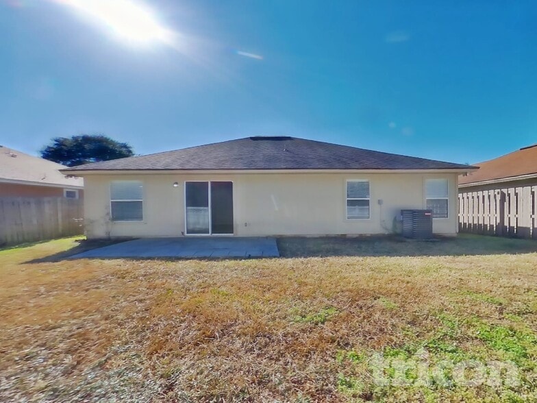 Building Photo - 6669 Southern Oaks Dr