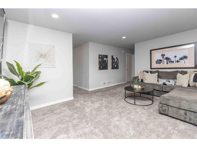 Building Photo - 1058 Ashley Dr W