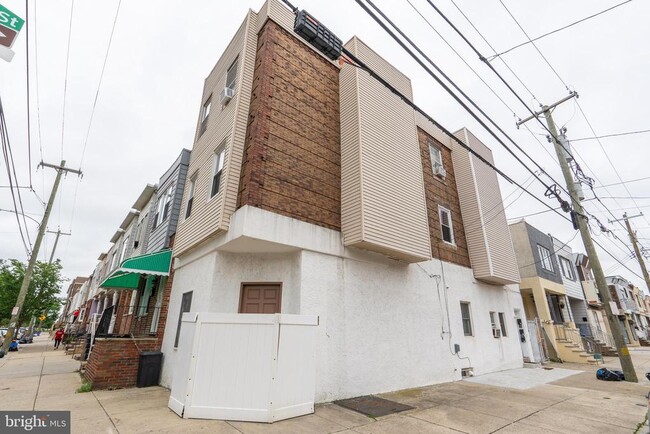 Building Photo - 2400 S 4th St