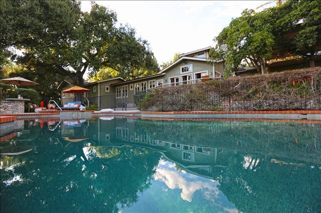 Building Photo - Coming Soon! La Canada Flintridge Contempo...