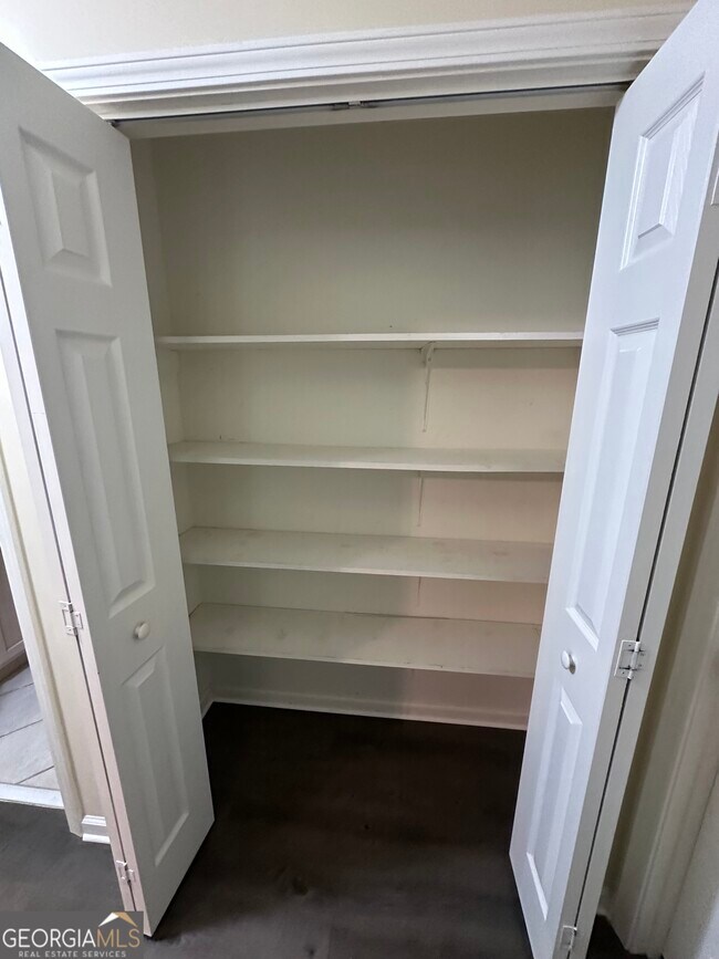 Building Photo - 1024 Greenwillow Dr