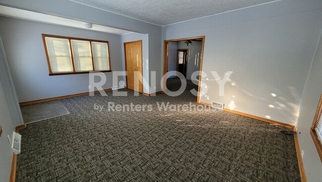 Building Photo - 4BD/2BA in Newport Available Now!