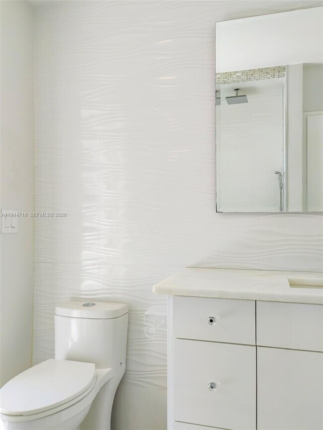 Building Photo - 9654 Sun Pointe Dr