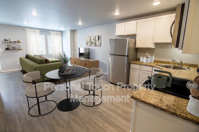 Building Photo - 808 7th Ave S