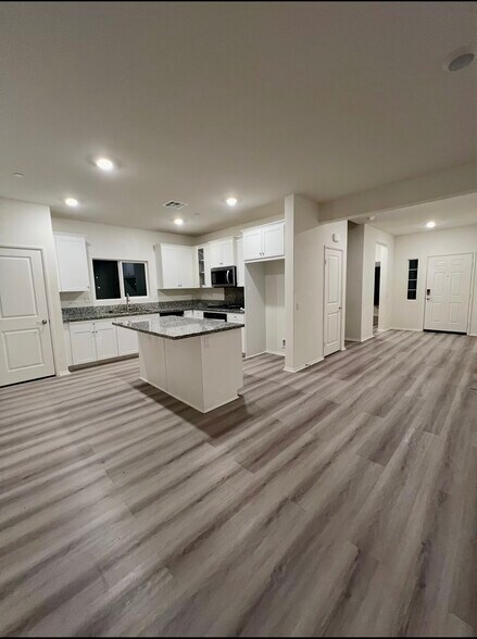 Building Photo - 4426 Jade Ct