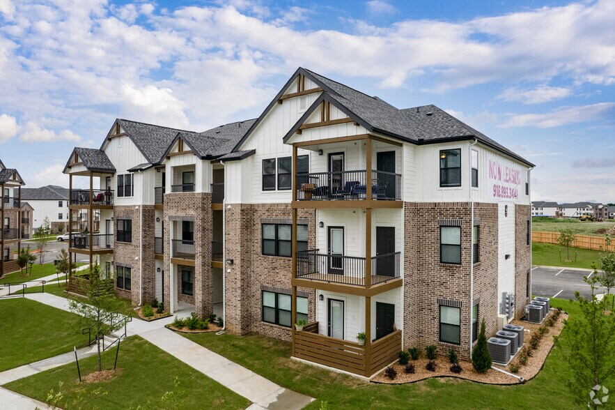 Redbud Ranch 2701 N 23rd St Broken Arrow OK 74014 Apartment Finder