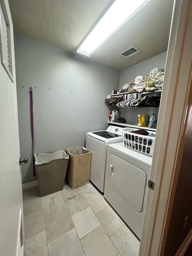 Building Photo - 3933 Tranquil Path Dr