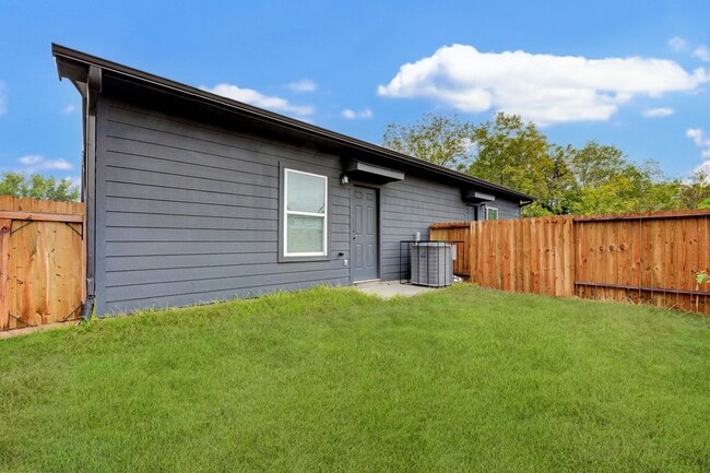 Building Photo - 1 Month FREE! Brand-New Duplex in Houston