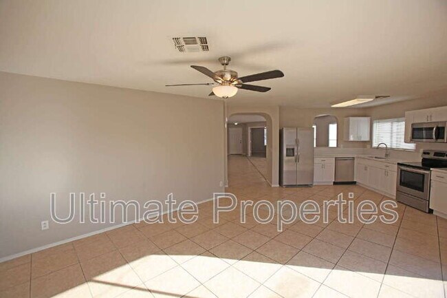 Building Photo - 10526 W Via Del Sol
