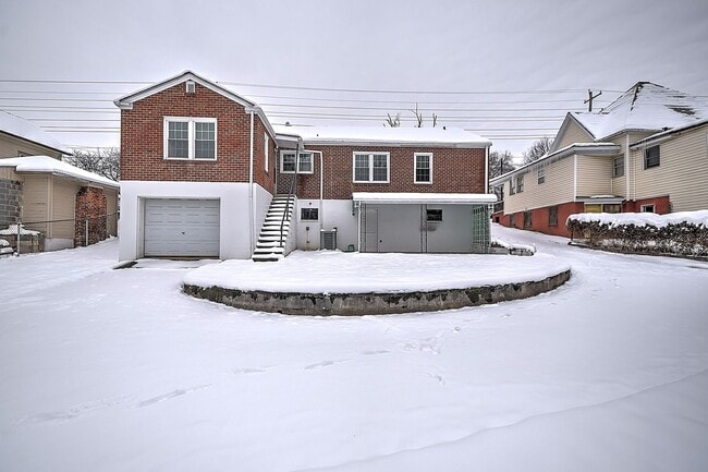 Building Photo - 3 Bedroom 1 Bath in Johnson City TN