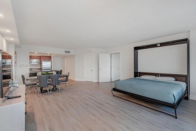 Building Photo - 2301 Collins Ave