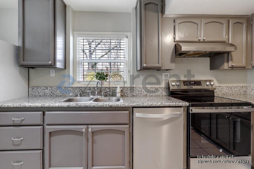 Building Photo - 517 13th St