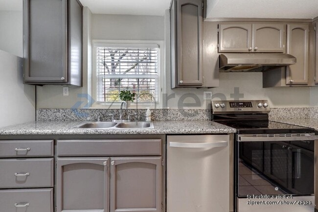 Building Photo - 517 13th St