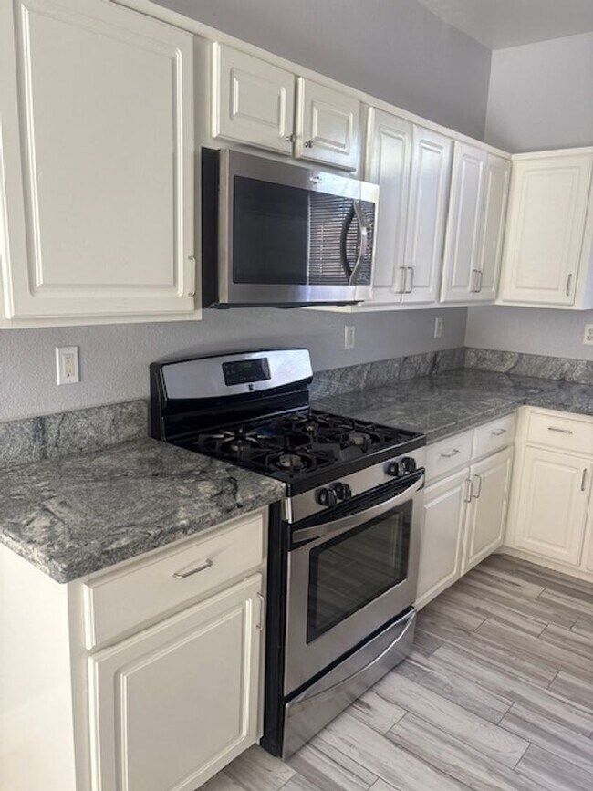 Building Photo - one story house with 3 bedrooms