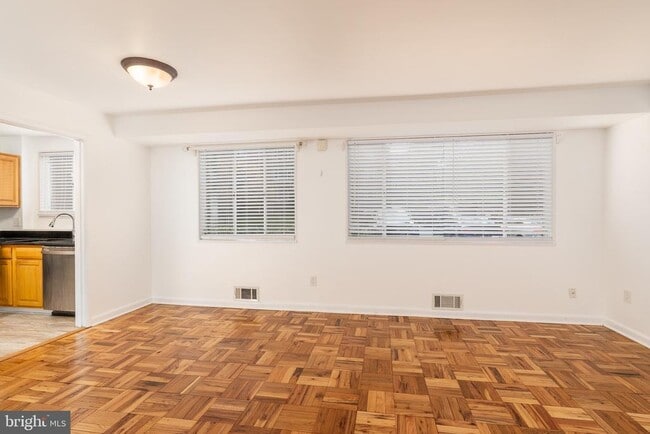 Building Photo - 10423 Montrose Ave