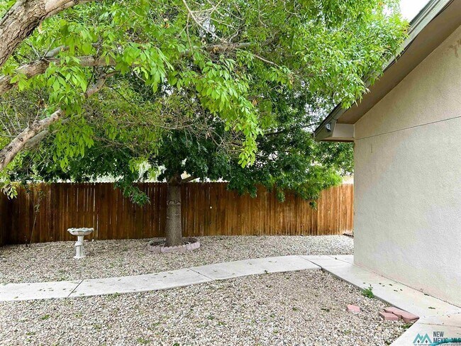 Building Photo - 3206 N Richardson Ave