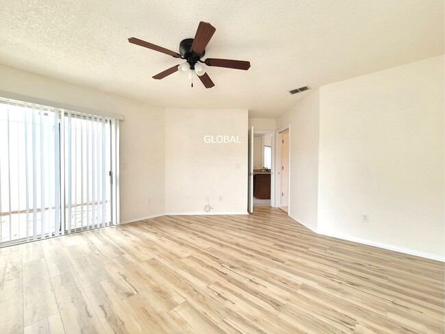 Building Photo - Spacious 3-Bedroom Townhome within the Lak...