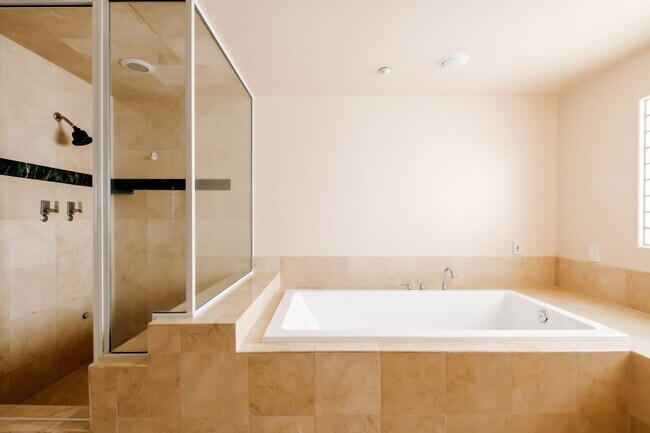 Building Photo - 2030 S Bentley Ave