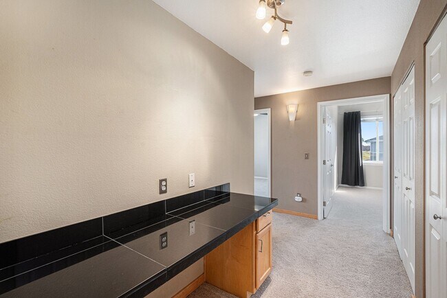 Building Photo - 3-Bedroom Condo Available Immediately