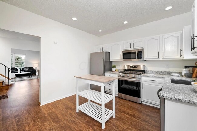 Building Photo - Elegant 3 Bed / 1.5 Bath Renovated Home in...