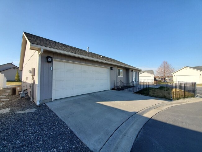 Building Photo - 2421 S Arthur Ct