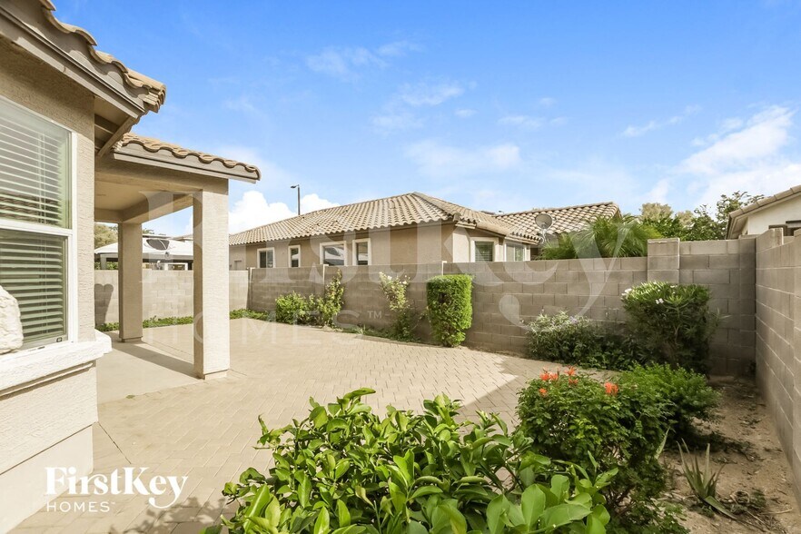 Building Photo - 1263 E Julian Dr