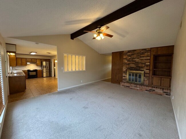 Building Photo - Available Now in Greenway Park!