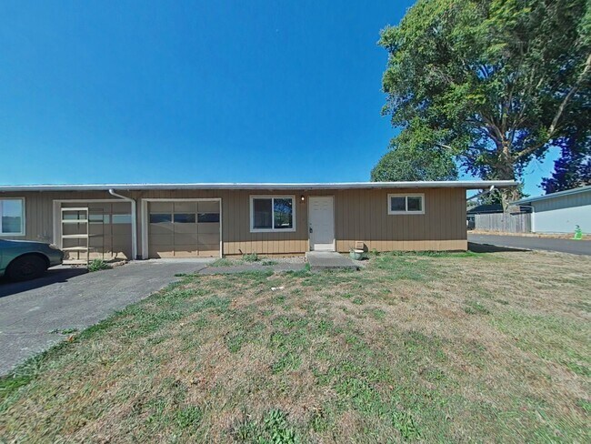 Primary Photo - Duplex ~ Albany