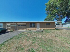 Building Photo - Duplex ~ Albany