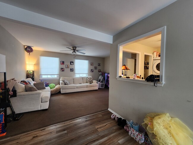 Dining area - 98 Garfield Ave