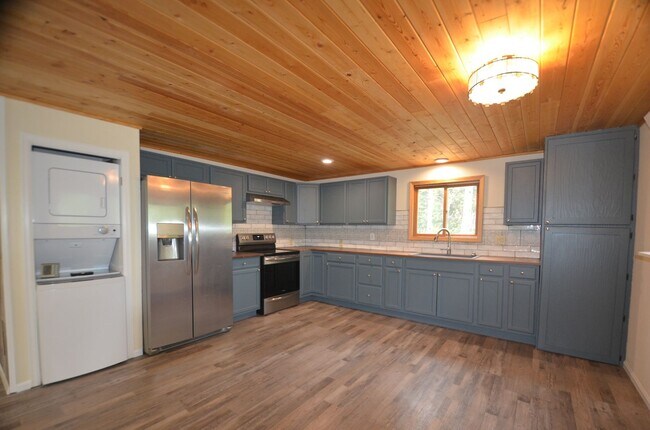 Building Photo - Cabin in the woods! 45 Minutes to Breck!