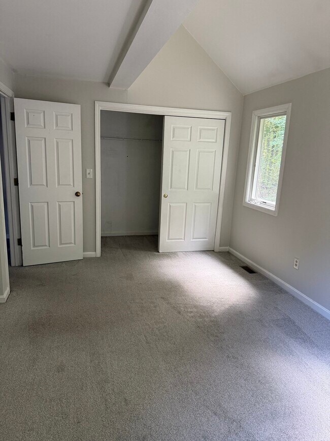 Building Photo - 4 Country Hollow Ln