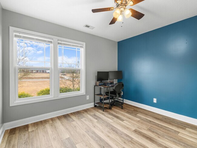 Building Photo - Beautiful Home Close to MCAS New River Air Station