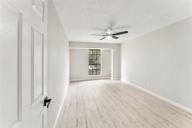 Building Photo - 9425 Fondren Rd