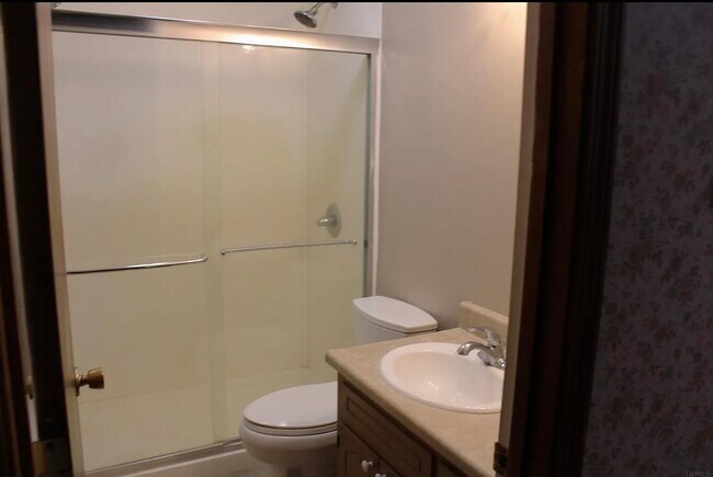 Second bath - 15601 Bull Rapids Rd