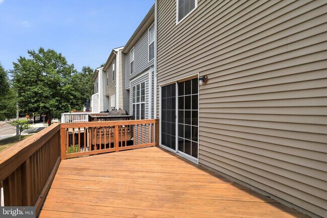 Building Photo - 2434 Sandwich Ct