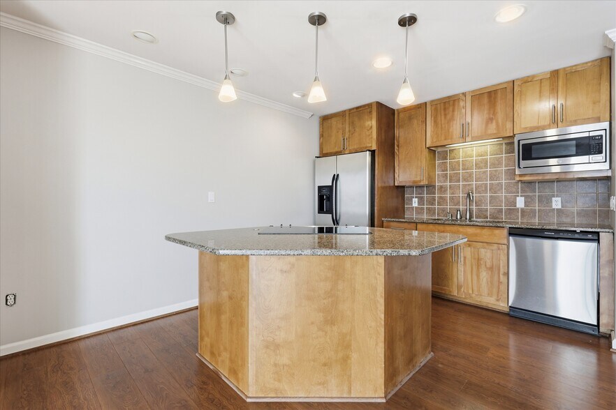 Building Photo - 5000 Baltimore Ave