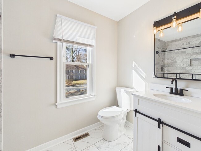 Building Photo - 12024 Lockett Ridge Ave